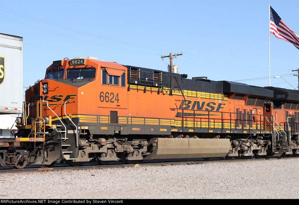 BNSF ES44C4 #6624